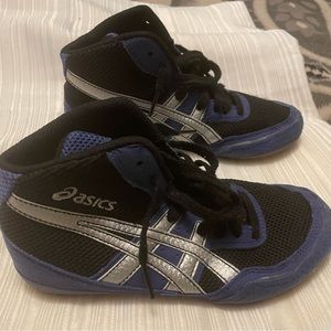 ASICS kids wrestling shoes